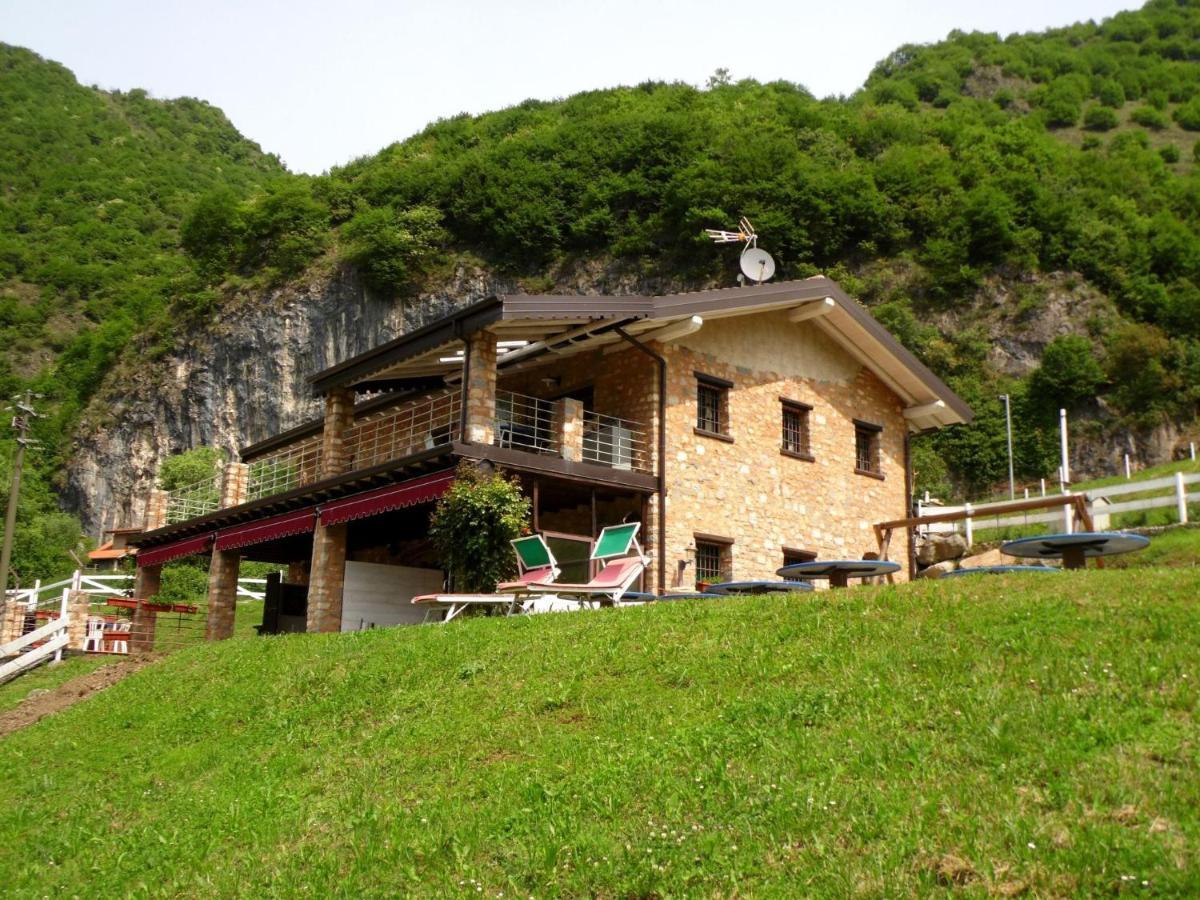 In A Green And Relaxing Atmosphere With Pool And Stunning Lake View Villa มาโรเน ภายนอก รูปภาพ